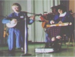 Jackie Horvath (banjo) and Mary Wallington (lap dulcimer)